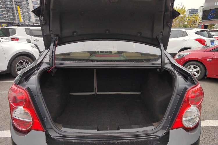 Used Chevrolet Aveo Sonic 2011 Sedan 1.4L MT SL Trunk