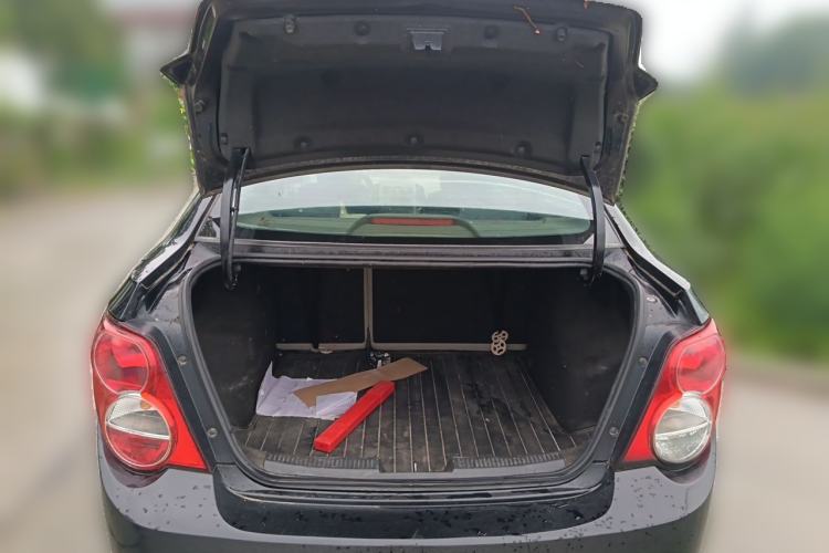 Used Chevrolet Aveo Sonic 2011 Sedan 1.4L MT SL Trunk
