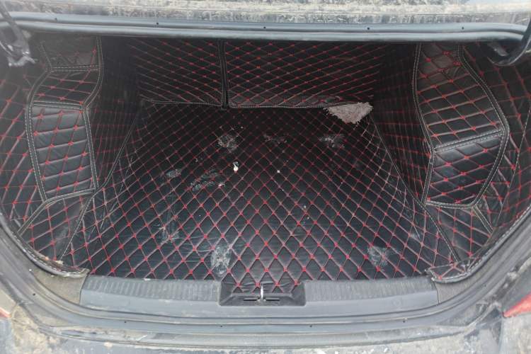 Used Chevrolet Aveo Sonic 2011 Sedan 1.4L Manual Transmission SE Trunk