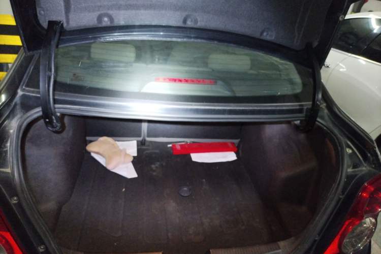 Used Chevrolet Aveo Sonic 2011 Sedan 1.4L Automatic SL Trunk