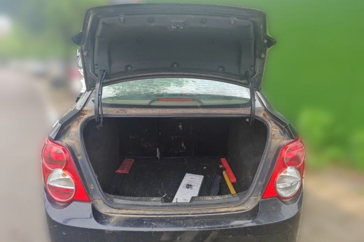 Used Chevrolet Aveo Sonic 2011 Sedan 1.4L MT SL Trunk