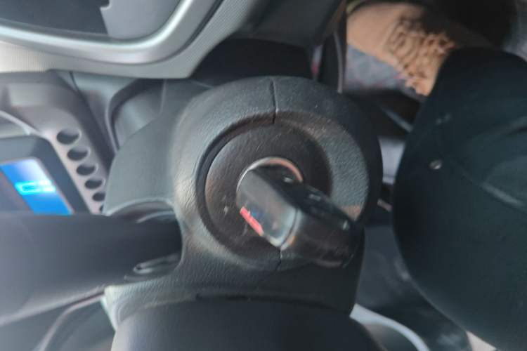 Used Chevrolet Aveo Sonic 2011 Sedan 1.4L Manual Transmission SE Vehicle Key