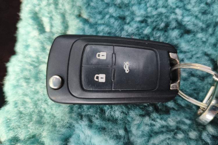 Used Chevrolet Aveo Sonic 2011 Sedan 1.4L Manual Transmission SE Vehicle Key