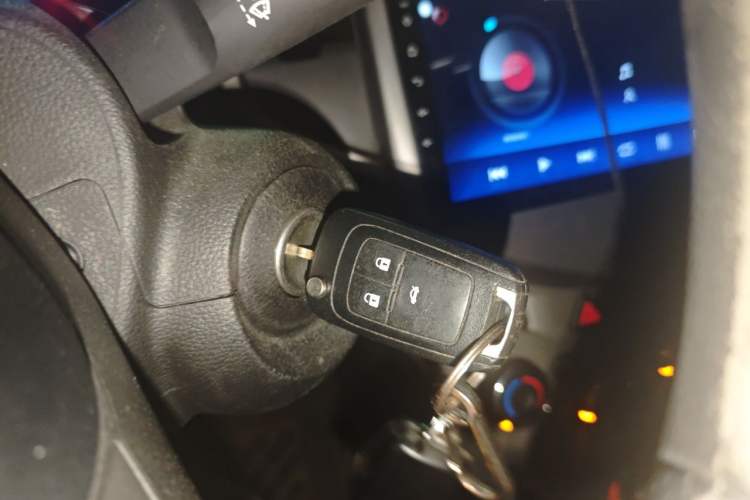 Used Chevrolet Aveo Sonic 2011 Sedan 1.4L MT SL Vehicle Key