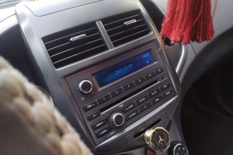 Used Chevrolet Aveo Sonic 2011 Sedan 1.4L Manual Transmission SE Audio And AC Panel