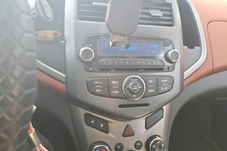 Used Chevrolet Aveo Sonic 2011 Hatchback 1.6L MT SX Audio And AC Panel