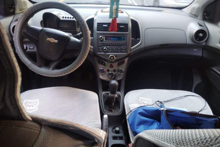 Used Chevrolet Aveo Sonic 2011 Sedan 1.4L Manual Transmission SE Center Console