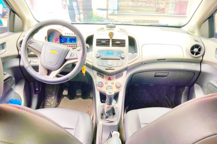 Used Chevrolet Aveo Sonic 2011 Sedan 1.4L Manual Transmission SE Center Console