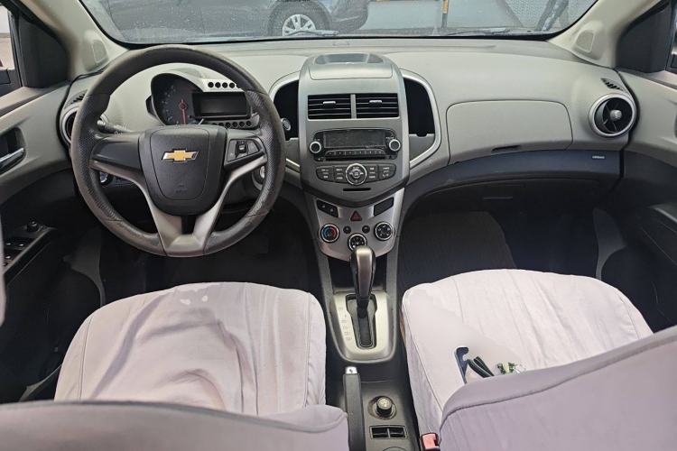 Used Chevrolet Aveo Sonic 2011 Sedan 1.4L Automatic SE Center Console