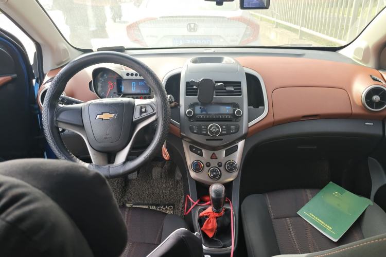 Used Chevrolet Aveo Sonic 2011 Hatchback 1.6L MT SX Center Console