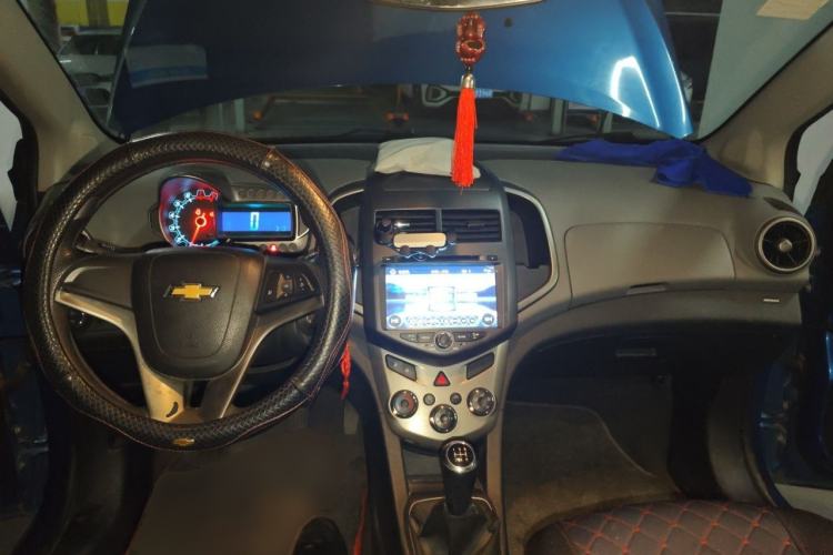 Used Chevrolet Aveo Sonic 2011 Hatchback 1.4L MT SL Center Console