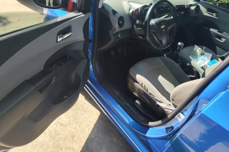 Used Chevrolet Aveo Sonic 2011 Sedan 1.4L Manual Transmission SE Driver Seat