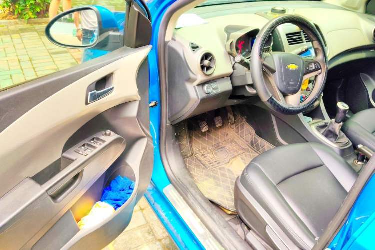Used Chevrolet Aveo Sonic 2011 Sedan 1.4L Manual Transmission SE Driver Seat