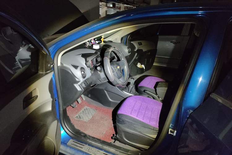 Used Chevrolet Aveo Sonic 2011 Sedan 1.4L MT SL Driver Seat