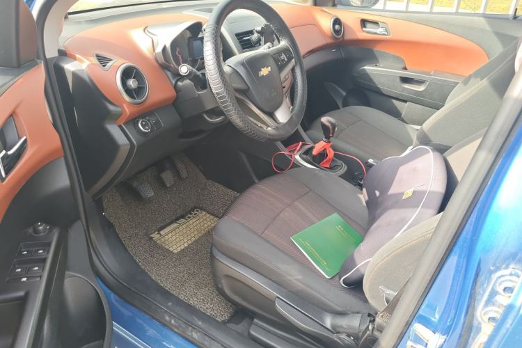 Used Chevrolet Aveo Sonic 2011 Hatchback 1.6L MT SX Driver Seat
