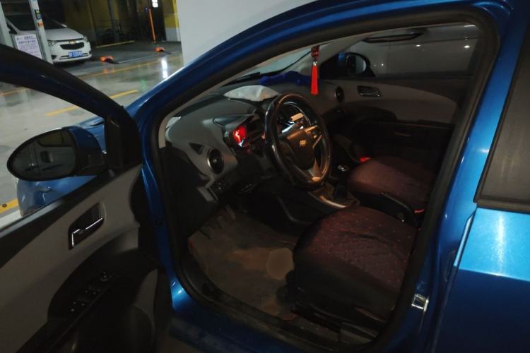 Used Chevrolet Aveo Sonic 2011 Hatchback 1.4L MT SL Driver Seat