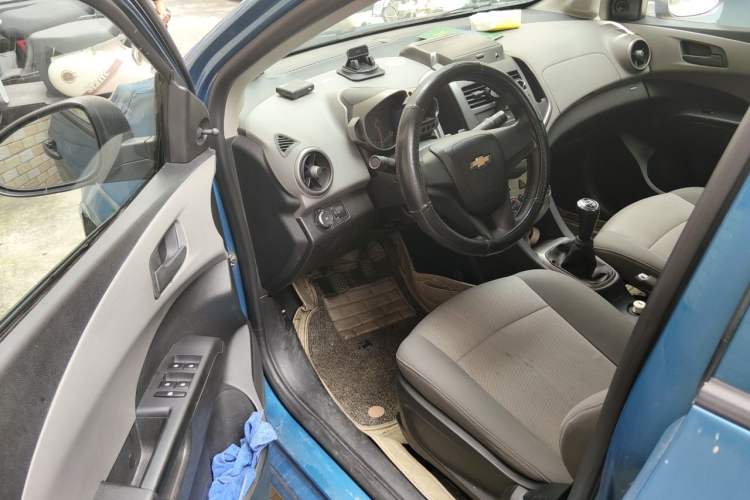 Used Chevrolet Aveo Sonic 2011 Sedan 1.4L MT SL Driver Seat