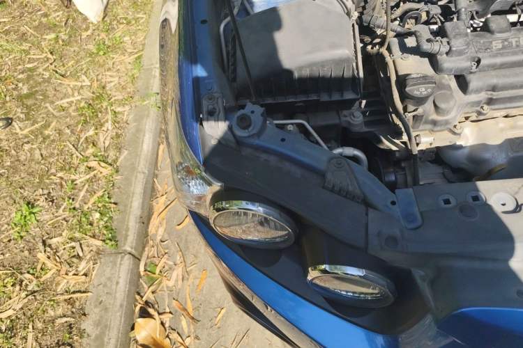 Used Chevrolet Aveo Sonic 2011 Sedan 1.4L Manual Transmission SE Engine Bay Right