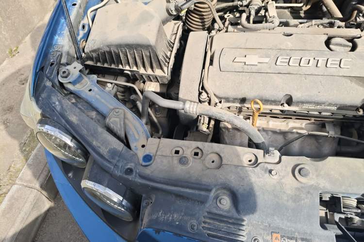 Used Chevrolet Aveo Sonic 2011 Hatchback 1.6L MT SX Engine Bay Right