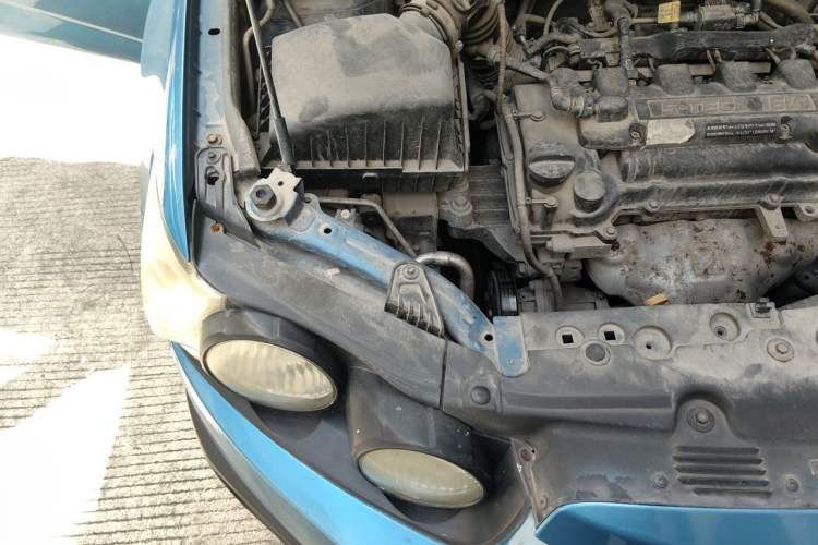 Used Chevrolet Aveo Sonic 2011 Sedan 1.4L MT SL Engine Bay Right