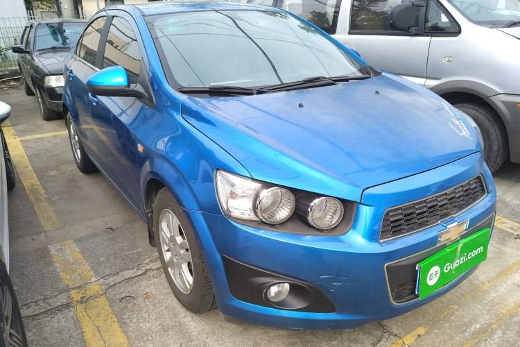 Used Chevrolet Aveo Sonic 2011 Sedan 1.4L Manual Transmission SE Front Right 45 Deg