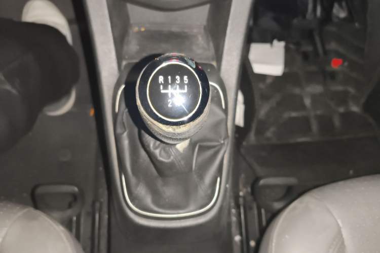 Used Chevrolet Aveo Sonic 2011 Sedan 1.6L Manual Transmission SX Gear Lever