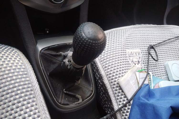 Used Chevrolet Aveo Sonic 2011 Sedan 1.4L Manual Transmission SE Gear Lever