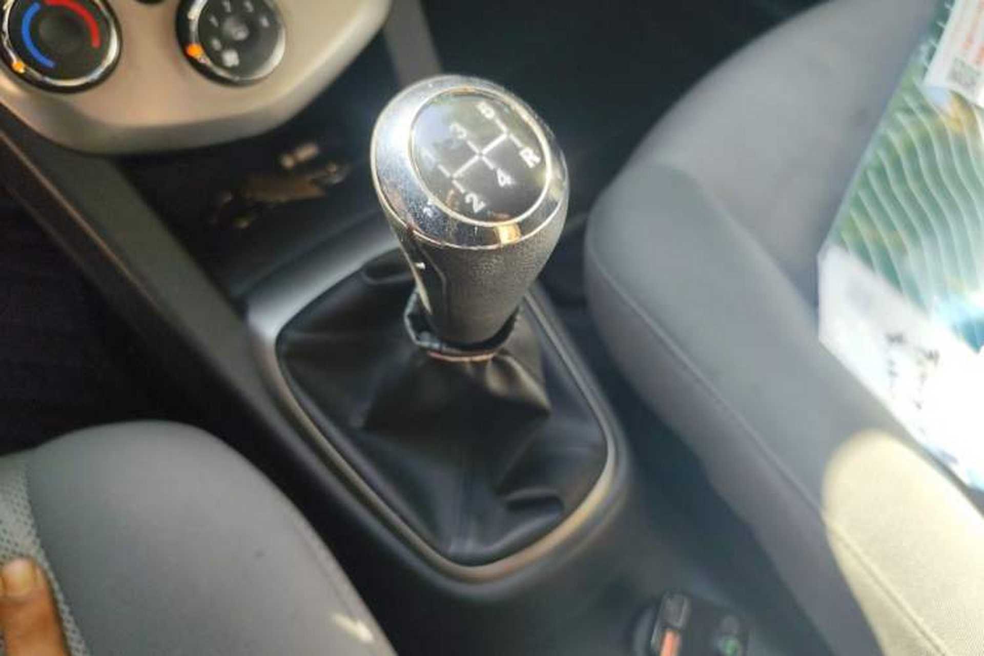Used Chevrolet Aveo Sonic 2011 Sedan 1.4L Manual Transmission SE Gear Lever