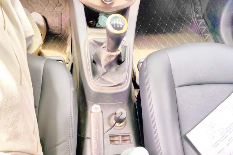 Used Chevrolet Aveo Sonic 2011 Sedan 1.4L Manual Transmission SE Gear Lever