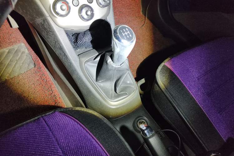 Used Chevrolet Aveo Sonic 2011 Sedan 1.4L MT SL Gear Lever