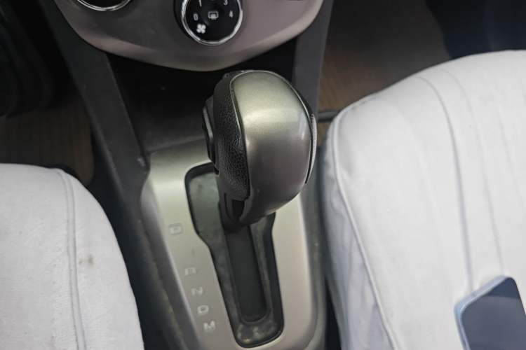 Used Chevrolet Aveo Sonic 2011 Sedan 1.4L Automatic SE Gear Lever