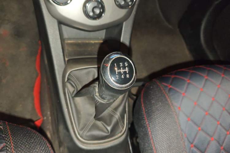Used Chevrolet Aveo Sonic 2011 Hatchback 1.4L MT SL Gear Lever