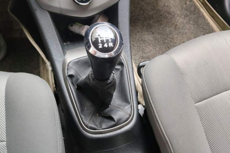 Used Chevrolet Aveo Sonic 2011 Sedan 1.4L MT SL Gear Lever