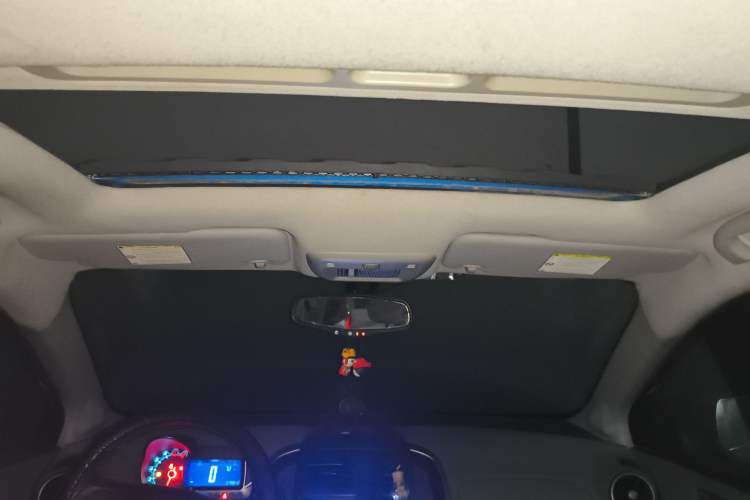 Used Chevrolet Aveo Sonic 2011 Sedan 1.6L Manual Transmission SX Headliner