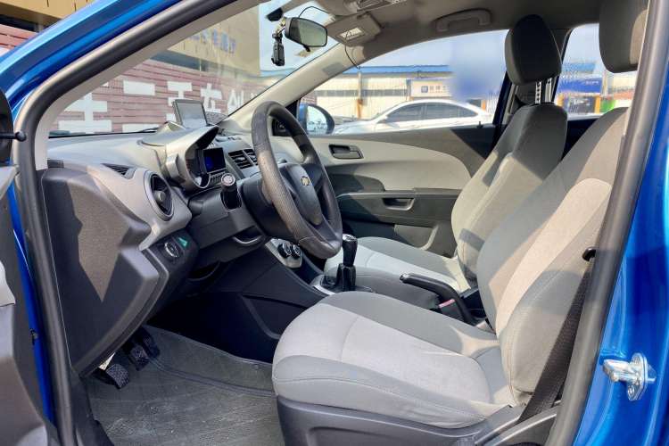 Used Chevrolet Aveo Sonic 2011 Sedan 1.4L Manual Transmission SE Interior 2