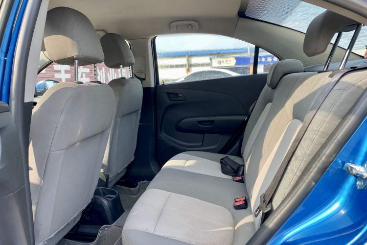 Used Chevrolet Aveo Sonic 2011 Sedan 1.4L Manual Transmission SE Interior 3