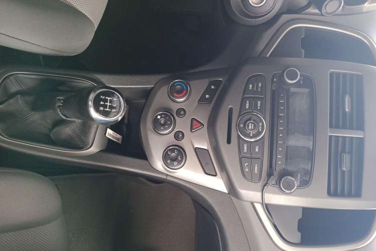 Used Chevrolet Aveo Sonic 2011 Sedan 1.4L Manual Transmission SE Interior 5