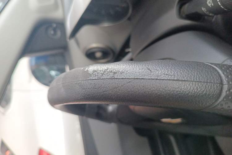 Used Chevrolet Aveo Sonic 2011 Sedan 1.4L Manual Transmission SE Interior 6