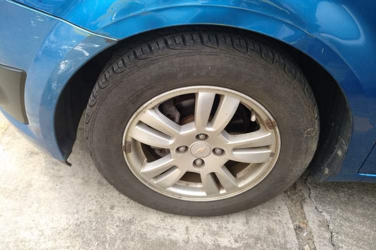 Used Chevrolet Aveo Sonic 2011 Sedan 1.4L Manual Transmission SE Left Front Wheel Hub