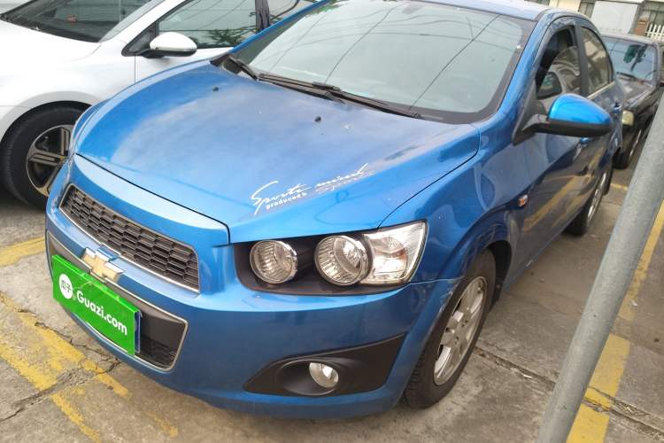 Used Chevrolet Aveo Sonic 2011 Sedan 1.4L Manual Transmission SE Left Side