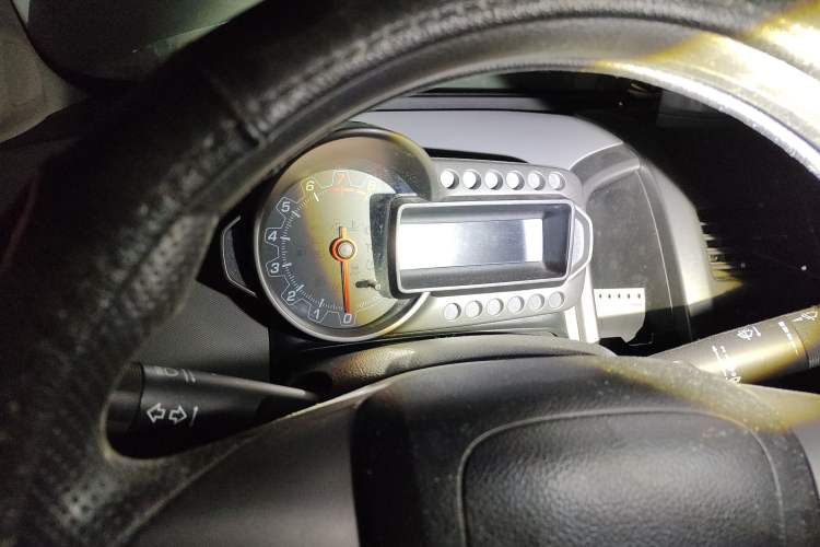 Used Chevrolet Aveo Sonic 2011 Sedan 1.4L MT SL Odometer Close Up