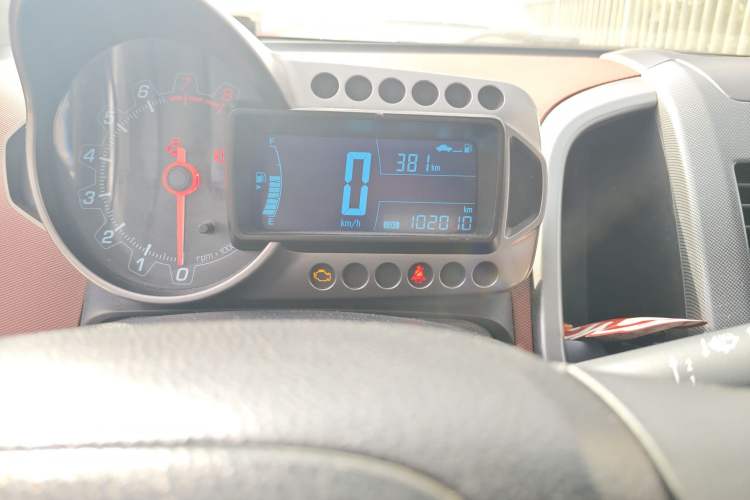 Used Chevrolet Aveo Sonic 2011 Hatchback 1.6L MT SX Odometer Close Up