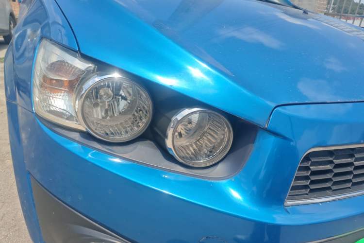 Used Chevrolet Aveo Sonic 2011 Sedan 1.4L MT SL Right Front Headlight