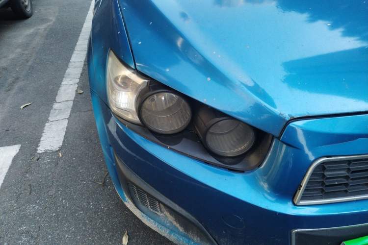 Used Chevrolet Aveo Sonic 2011 Sedan 1.4L Manual Transmission SE Right Front Headlight