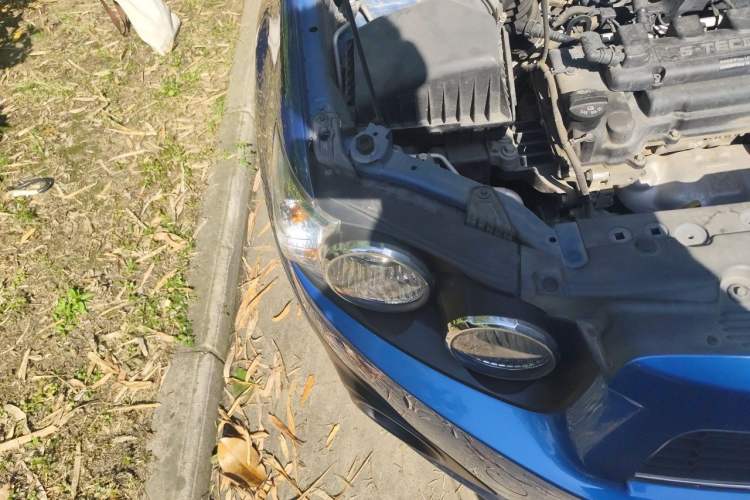 Used Chevrolet Aveo Sonic 2011 Sedan 1.4L Manual Transmission SE Right Front Headlight