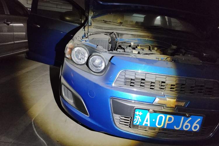 Used Chevrolet Aveo Sonic 2011 Sedan 1.4L MT SL Right Front Headlight