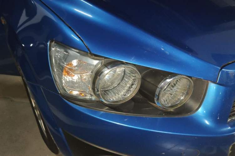 Used Chevrolet Aveo Sonic 2011 Hatchback 1.4L MT SL Right Front Headlight