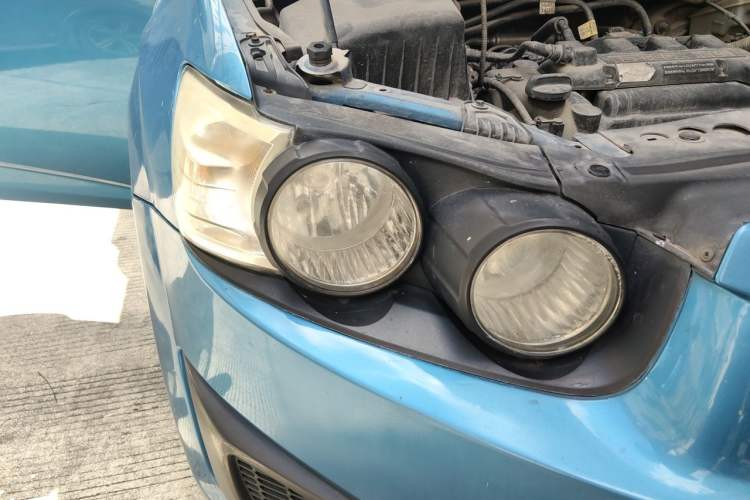 Used Chevrolet Aveo Sonic 2011 Sedan 1.4L MT SL Right Front Headlight