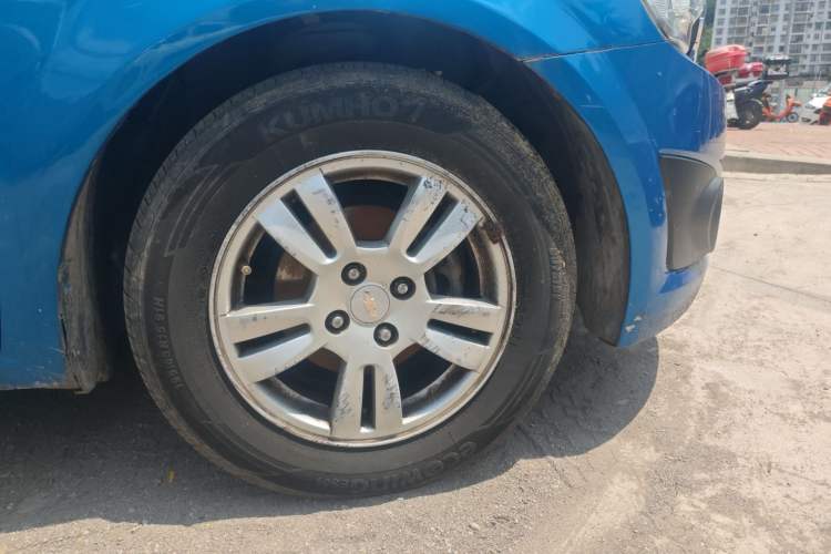 Used Chevrolet Aveo Sonic 2011 Sedan 1.4L MT SL Right Front Wheel Hub