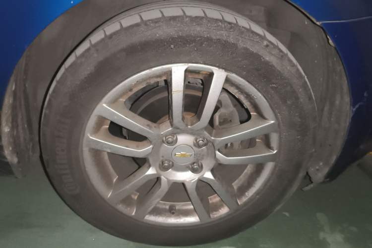 Used Chevrolet Aveo Sonic 2011 Sedan 1.6L Manual Transmission SX Right Front Wheel Hub